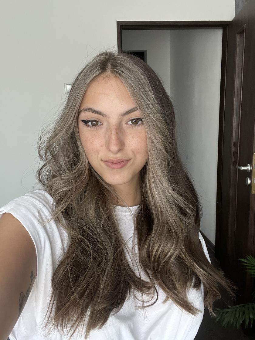 Andana Groza